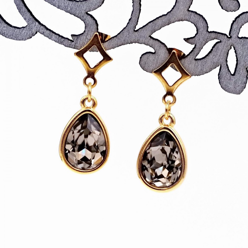 Dangling earrings with rhombus and crystals