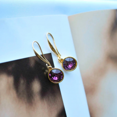 Dangling earrings with purple crystals