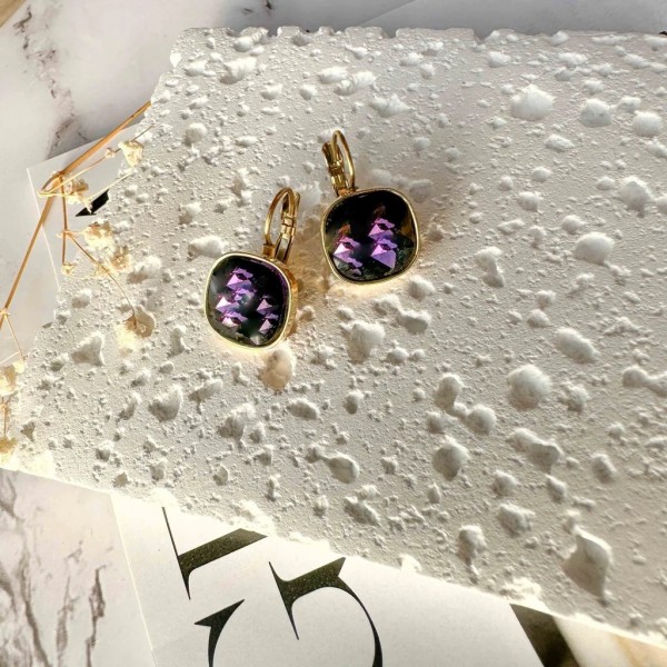 Dangle earrings with purple crystal in K18 gold plating